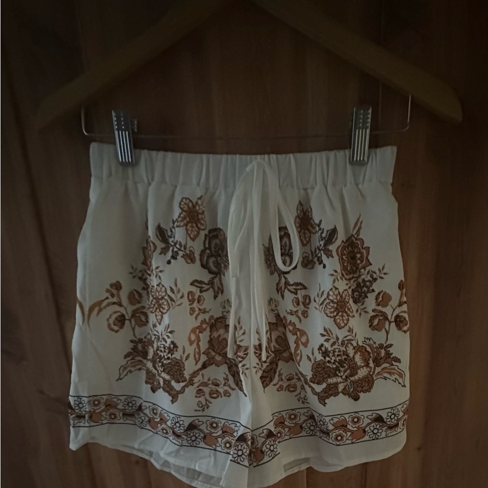SHEIN Floral Print Drop Shoulder Blouse & Short - Picture 6 of 7